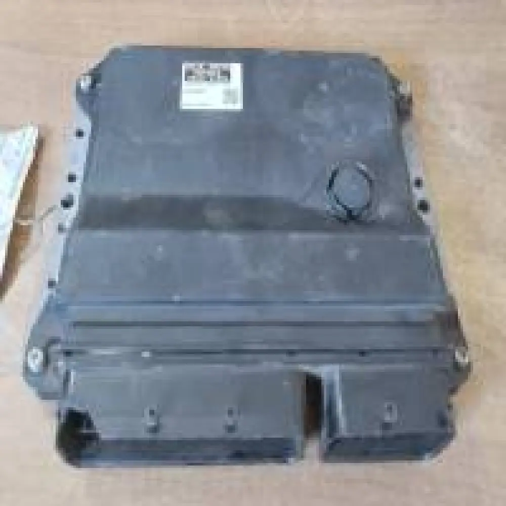 Calculateur moteur 2011 Toyota PRIUS 275400-5571  ECM 89661-47390 / 8966147390 DENSO