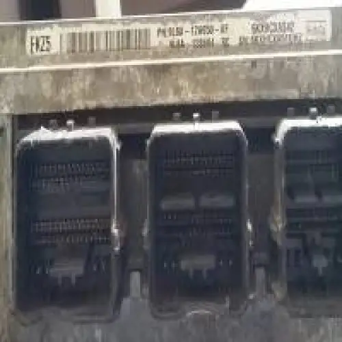 Ford Escape 2009 2.5L 9L8A-12A650-AF CALCULATEUR MOTEUR ECM PCM ECU – 9L8A-12B684-BC