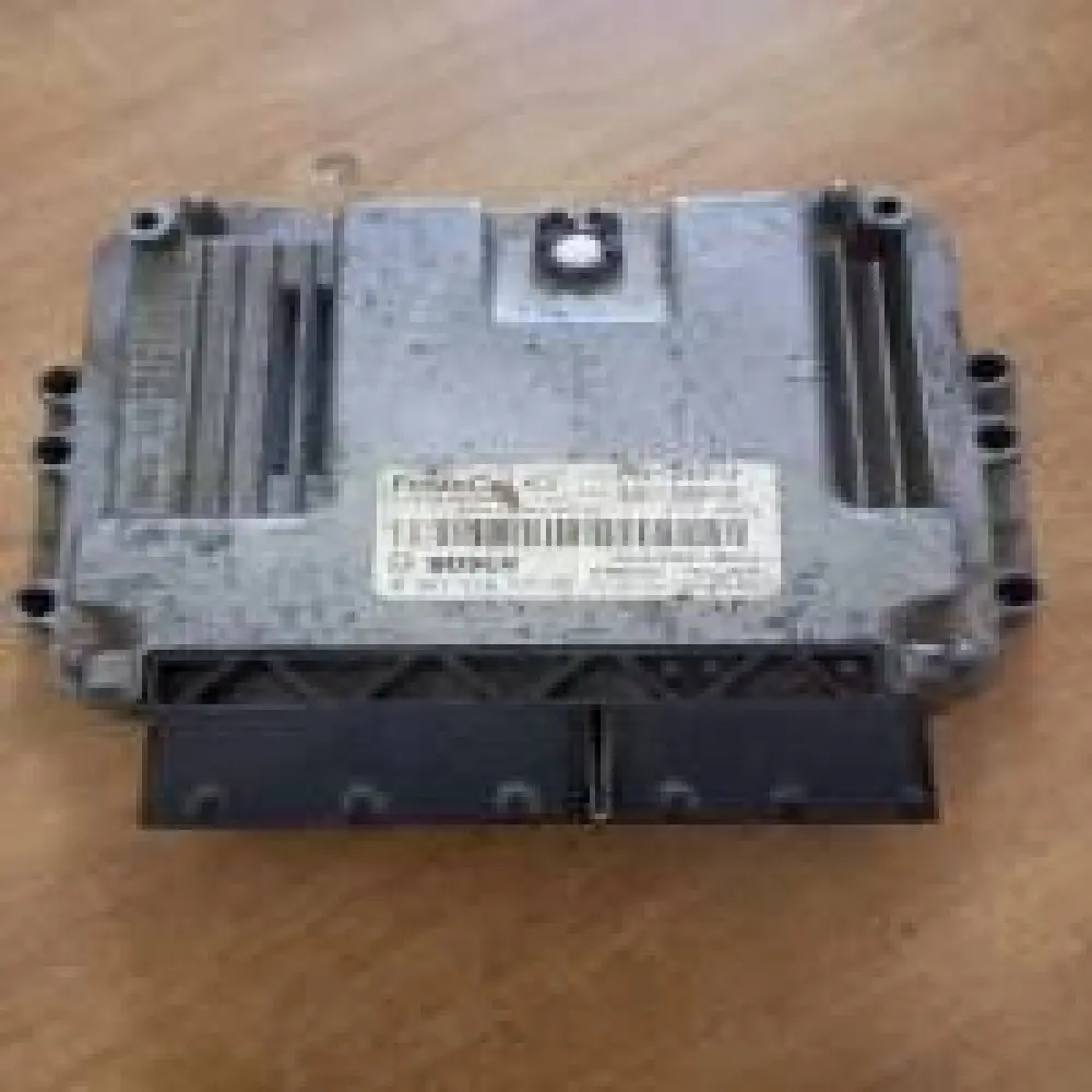 Ford Focus 2014 Calculateur moteur Ford Focus 2014 Bosch 0 261 S10 575 / 0261S10575 & HCNI & P/N: EM5A-12A650-LB & H/W: BV61-12B684-BA Computer Brain Engine Control ECU ECM EBX Module