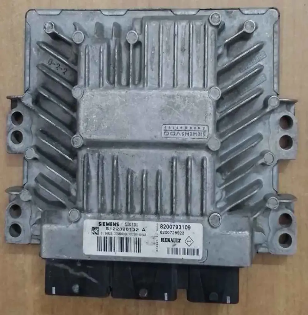 RENAULT MAGANE Calculateur moteur RENAULT MAGANE; S122326132 A/ Référence: 8200793109  Autre référence: 8200726923