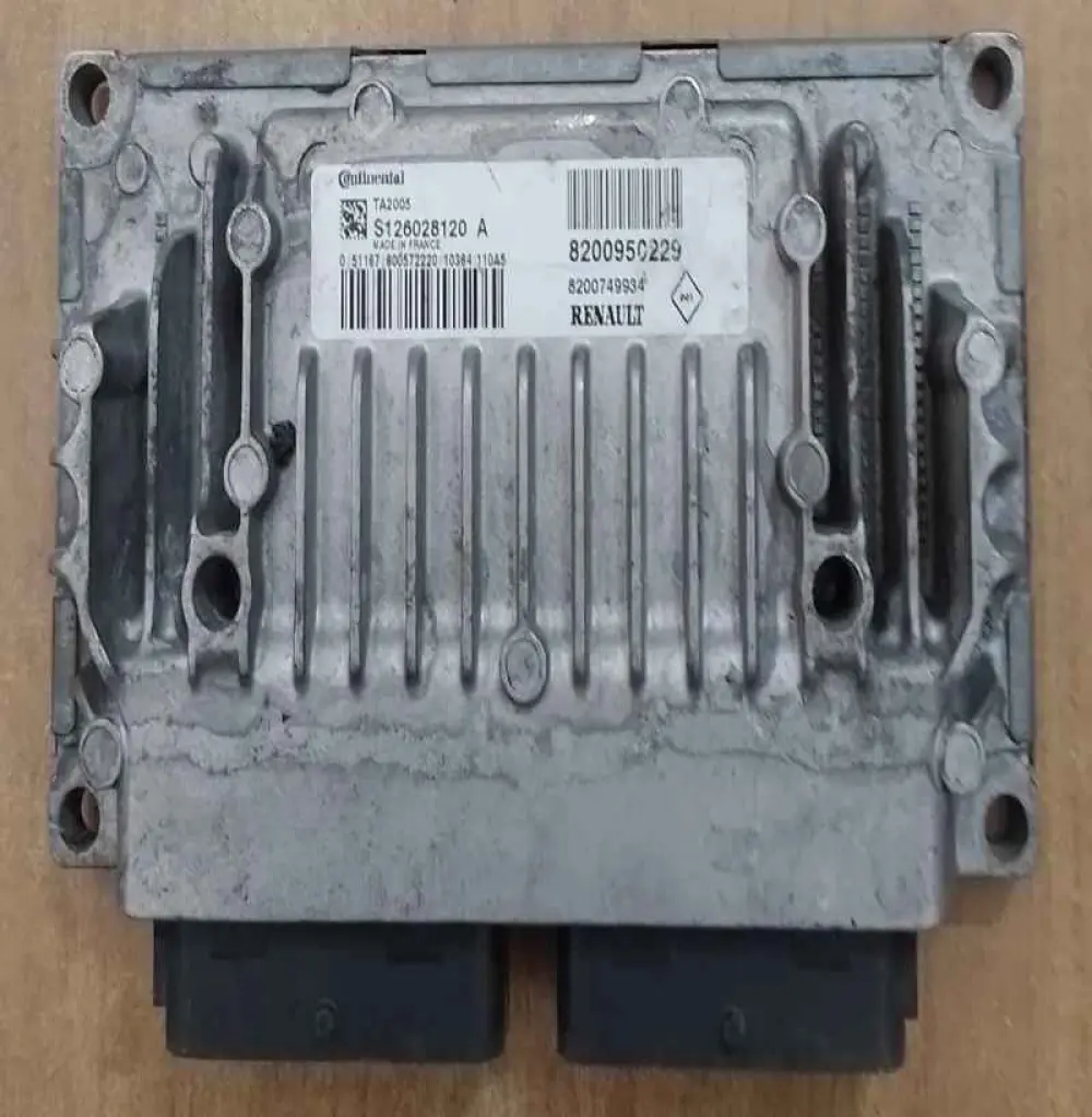 RENAULT CLIO 3 Calculateur moteur RENAULT CLIO 3; S126028120 A / Référence: 8200950229  Autre référence: 8200749934