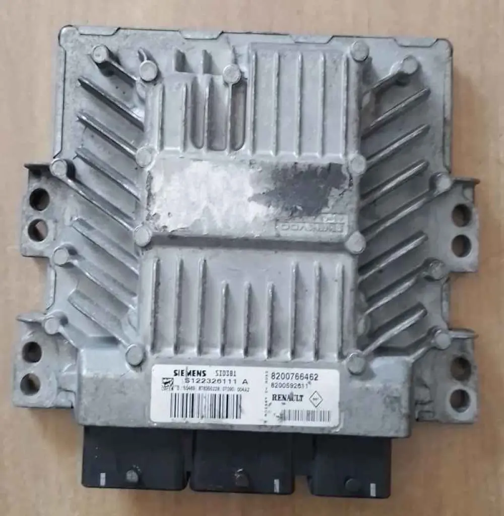 RENAULT MEGANE 1,5DCI Calculateur moteur RENAULT MEGANE 1,5DCI  S122326111 A; 8200766462; 8200592611; SID301 SIEMENS