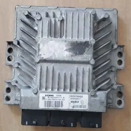 RENAULT MEGANE 1,5DCI Calculateur moteur RENAULT MEGANE 1,5DCI  S122326111 A; 8200766462; 8200592611; SID301 SIEMENS