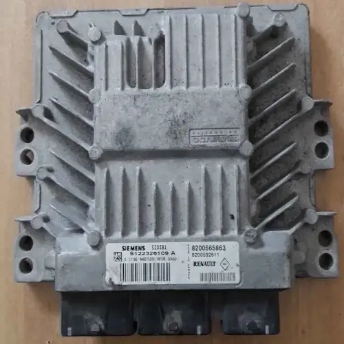 RENAULT MEGANE SCENIC 2 1.5L Calculateur moteur RENAULT MEGANE SCENIC 2; 1.5L; S122326109 A; 8200565863; 8200592611