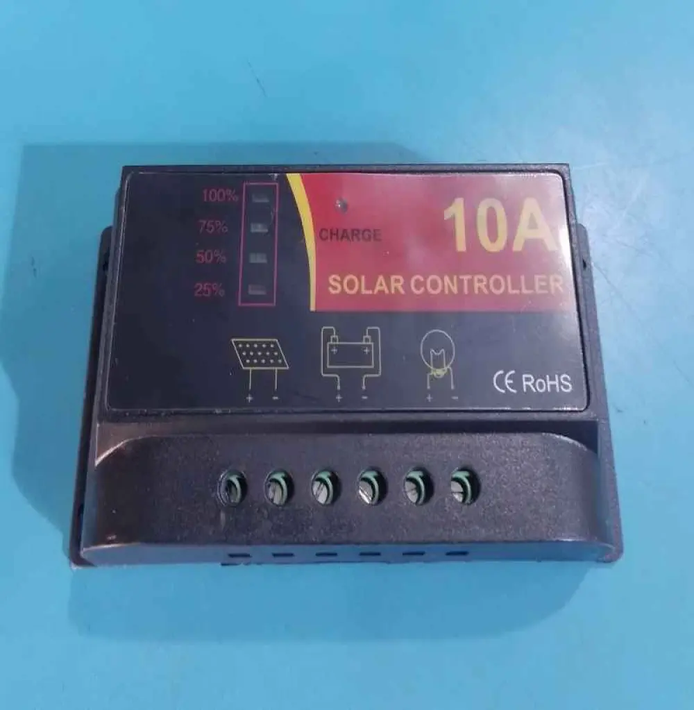 REGULATEUR SOLAIRE 10A, 12/24V  DETECTEUR AUTOMATIQUE