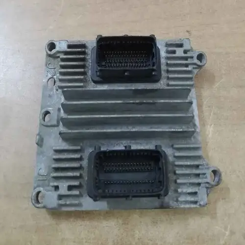Saturn Vue 2004-2005 2.2L Module de commande de moteur Saturn Vue; 2004-2005; 2.2L; 24229636; 24222768; BKYFZSK232521QUU (YFZS)