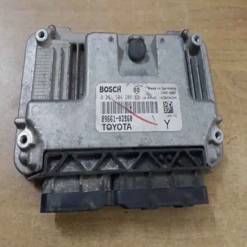 TOYOTA YARIS 2010, 1.OL Calculateur moteur TOYOTA YARIS 2010, 1.OL 89661-0DB60 896610DB60 0261S04205 0 261 S04 205 Y BOSCH