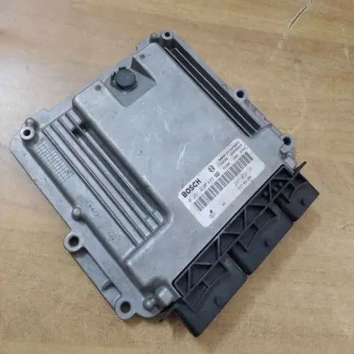 RENAULT CLIO 4 , 1.5DCI Calculateur moteur RENAULT CLIO 4 , 1.5DCI BOSCH 237102213R