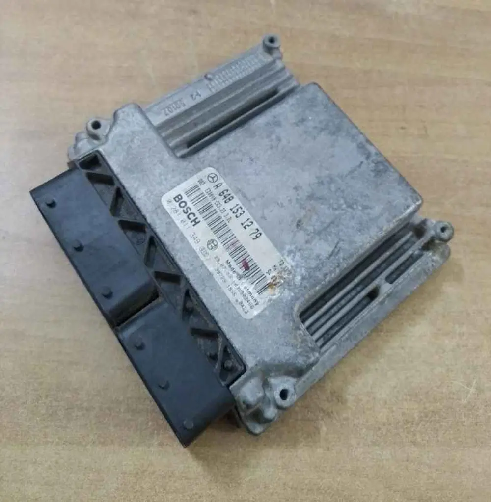 Mercedez-Benz E320; 3.2L Calculateur moteur Mercedez-Benz E320; 3.2L; A6481531279/ 0281011349/ ED0049 CR3.23 BOSCH