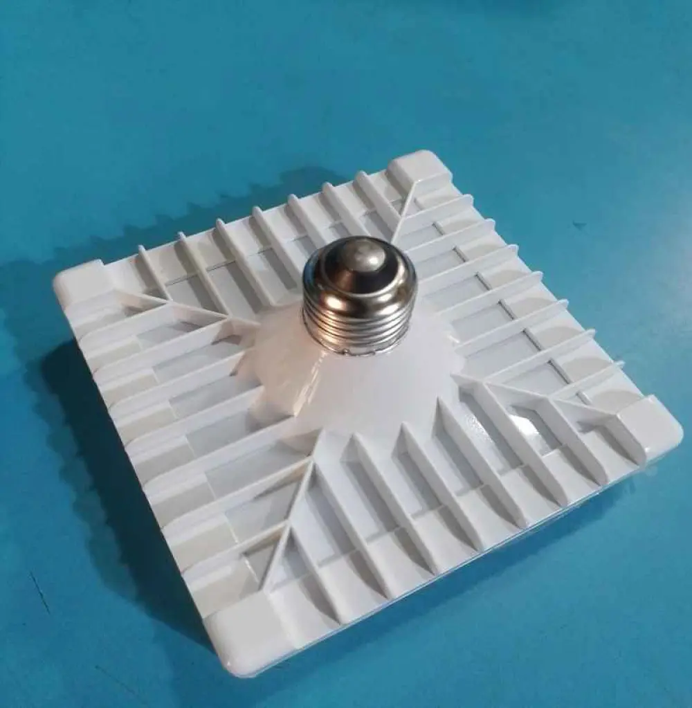Ampoule économique LED haute qualité, Plafonnier lumière élevée, Lampe de forme carrée 60 W E 27