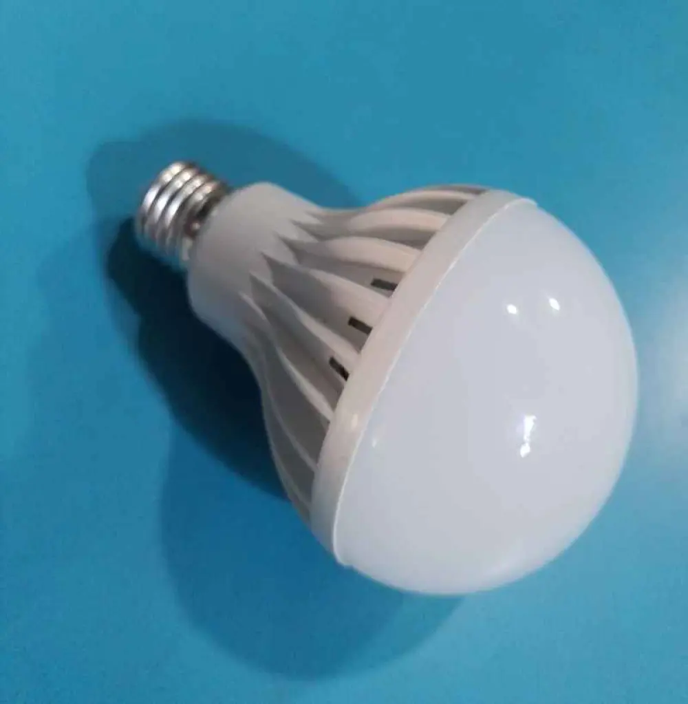 Ampoule LED Sound Sensor de détection de mouvement IRP, Ampoule du capteur  radar Décoration de la lumière 9W/ AC220V/ E27 PM