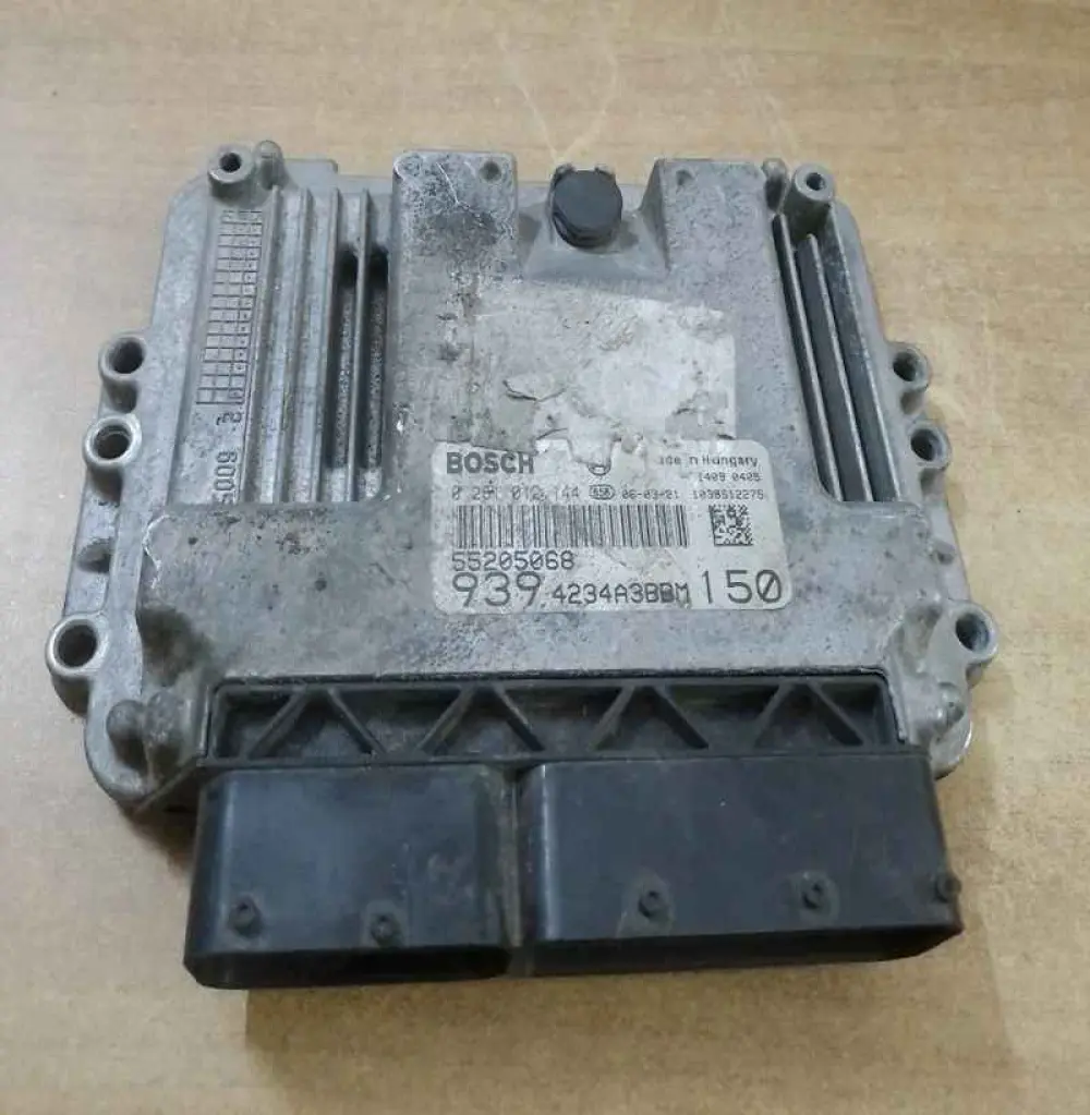Alfa Romeo 159; 1.9JTD Calculateur moteur Alfa Romeo 159; 1.9JTD; 0281012144/ 1039S12275/ 55205068/ 9394234A3BBM150 BOSCH