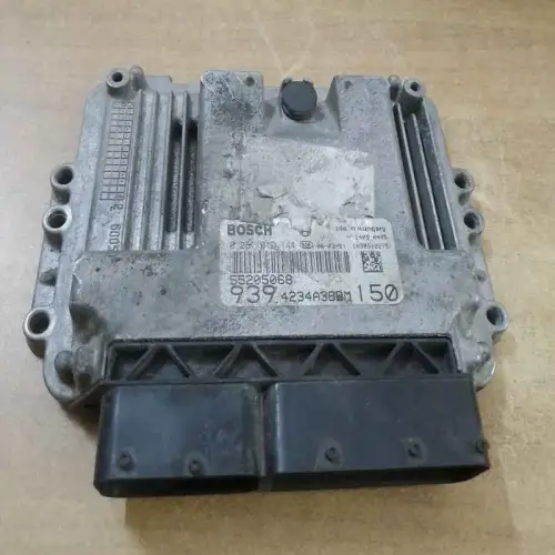 Alfa Romeo 159; 1.9JTD Calculateur moteur Alfa Romeo 159; 1.9JTD; 0281012144/ 1039S12275/ 55205068/ 9394234A3BBM150 BOSCH