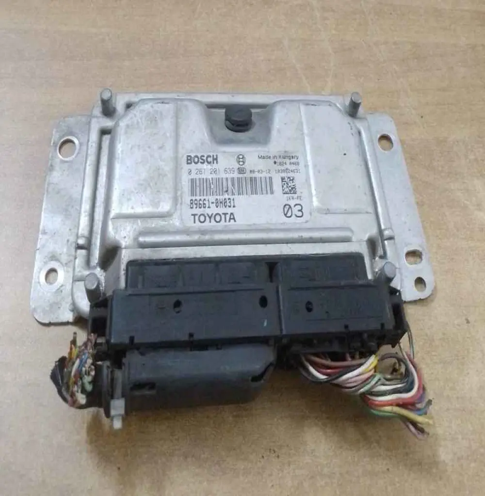 TOYOTA AYGO 1.0L 2005-2008 CALCULATEUR MOTEUR TOYOTA AYGO 1.0L 2005-2008 0281201639 89661-0H031 1824 0468 BOSCH
