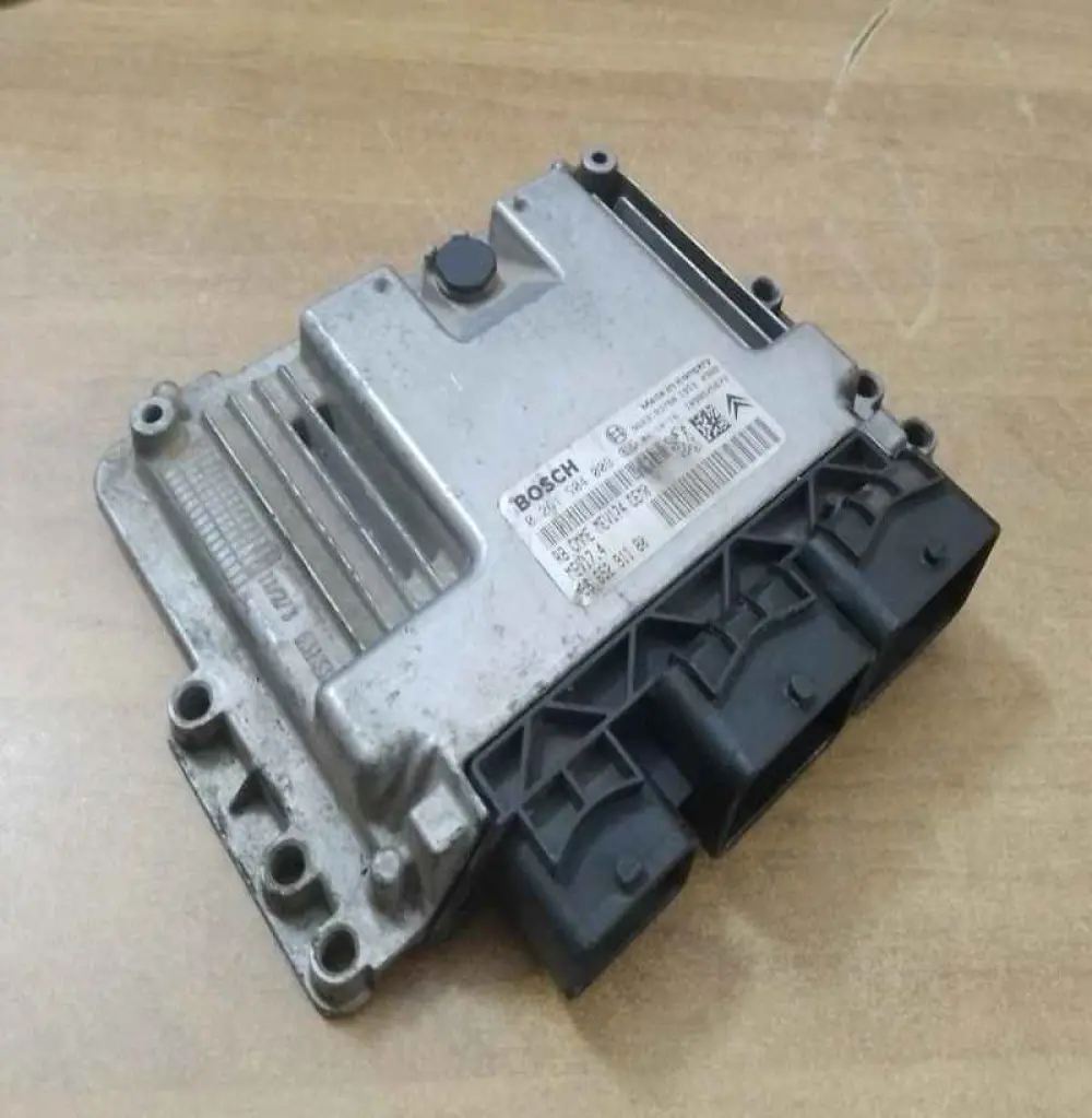 PEUGEOT 207- 308 1.4L 2008 CALCULATEUR MOTEUR 2008 PEUGEOT 207- 308 1.4L 0261S04009 1039S25679 RBCMMEMEV174CEM0 MEV17.4 9663193780 9665291180 BOSCH