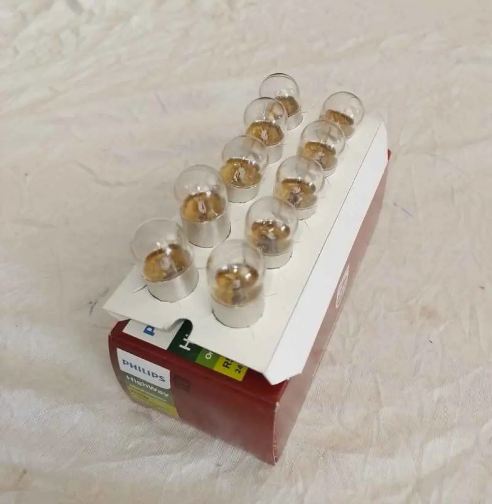 Lot de 10 ampoules vaise R5W Philips 24V 5W BA15S R5W 13821HWCP/ 03051173, (D15B)