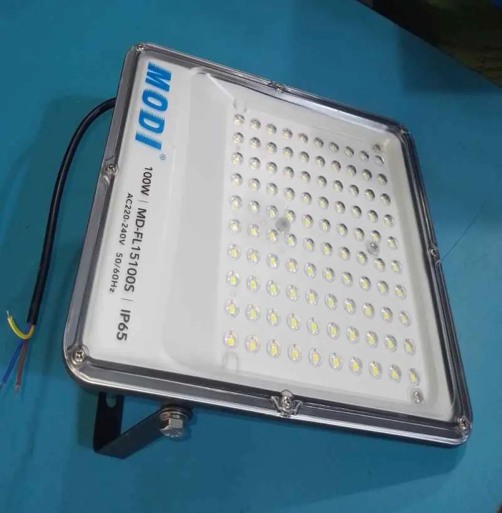 Projecteur LED Etanche 100W MD-FL 15100S Lumières extérieures menées, Réflecteur extérieur pour jardin, garage extérieur