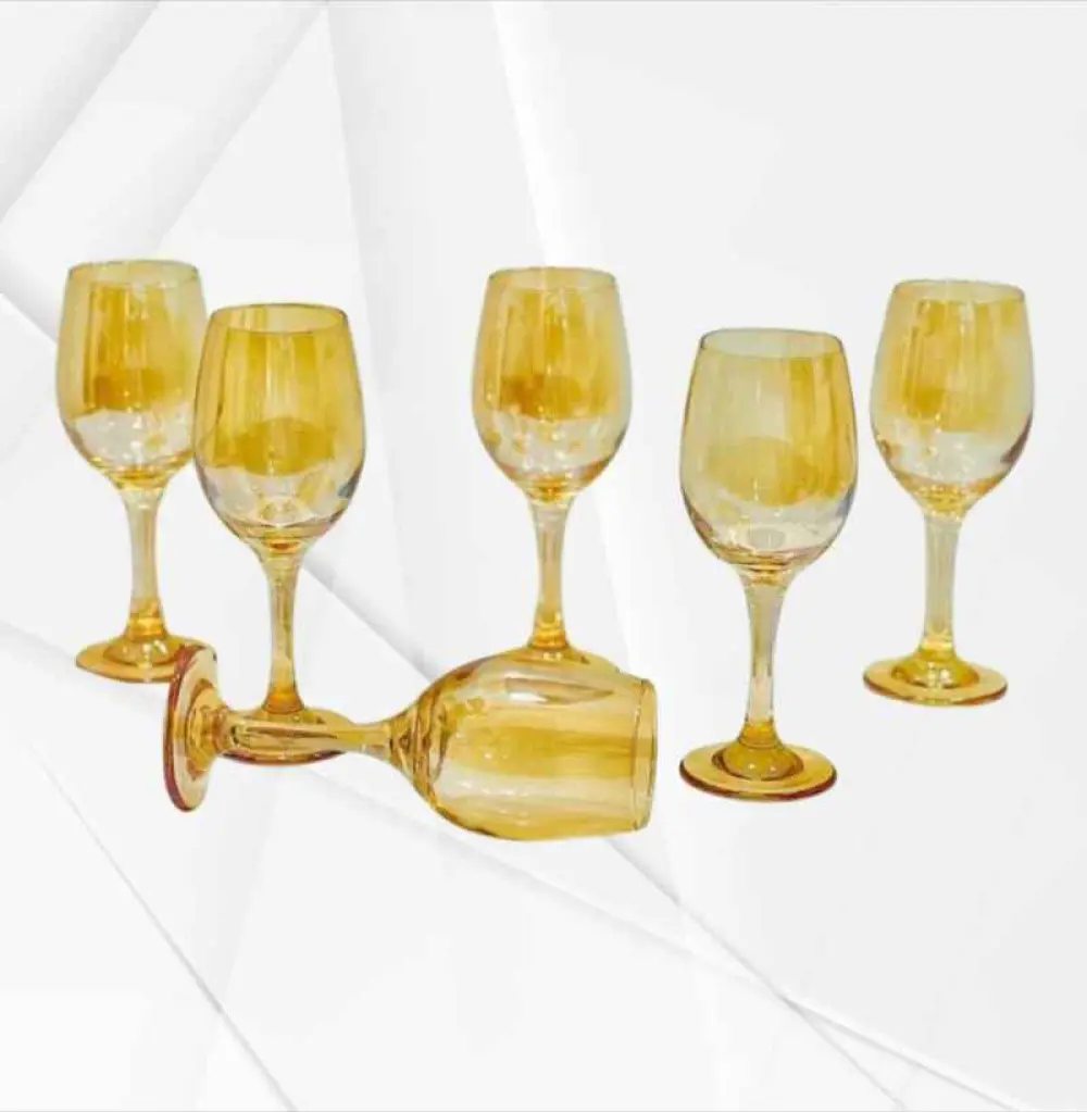 Ensemble de 6 Verres Coupés Dorés Élégants