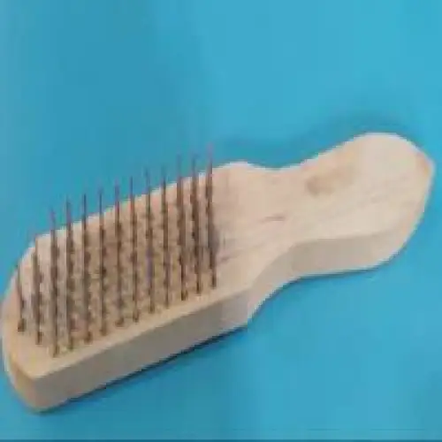 Brosse métallique à main manche en bois