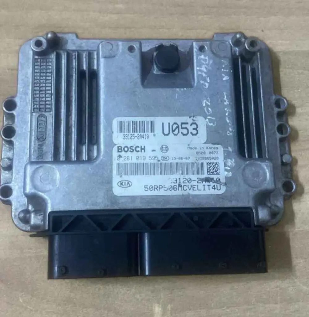 KIA Carens 2013, Unité de contrôle moteur BOSCH ECU 39125-2A410,0281019595,39120-2A410, 8528 0077, U053