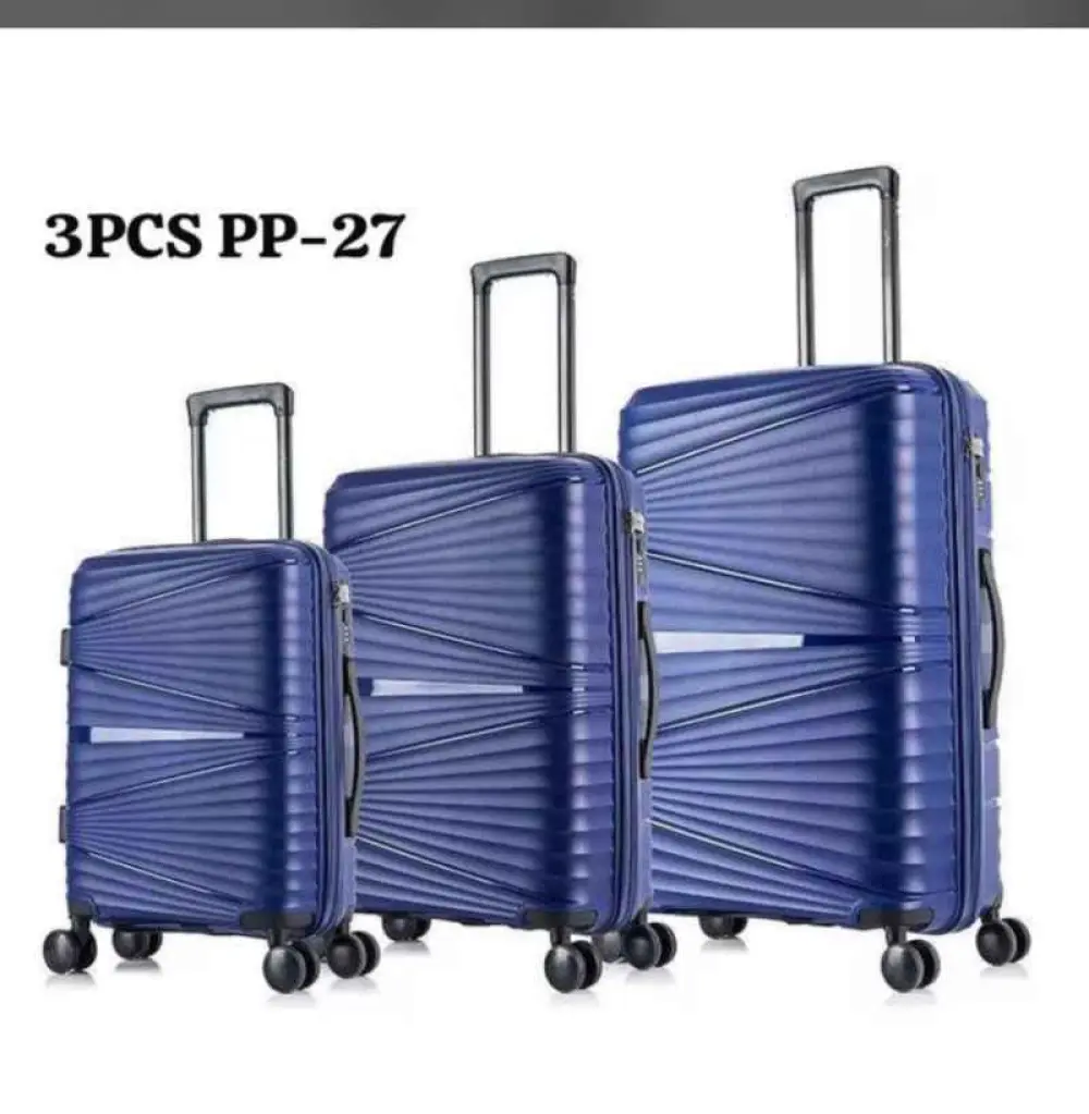 Un ensemble de trois valises rigides en polypropylène, Lot de 3 valises rigides à 8 roues en polypropylène (55, 65 et 75 cm)