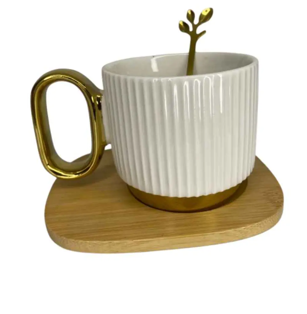 Tasse en céramique de style nordique de 220 ml, souvent vendue avec une cuillère et un sous-verre en bois.
