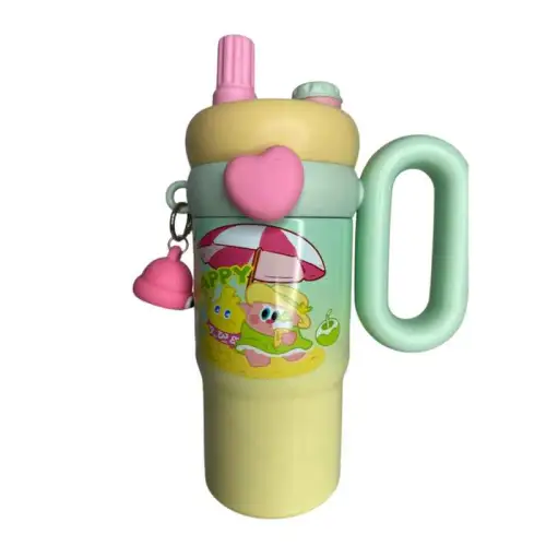Bouteille d'eau ou gourde pour enfant.