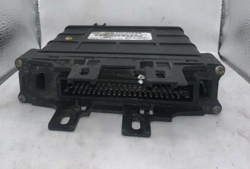 Calculateur moteur Volkswagen Beetle 2.0L ECU ECM 1998-1999 01M 927 733 EN 01M927733EN 5FG00792102