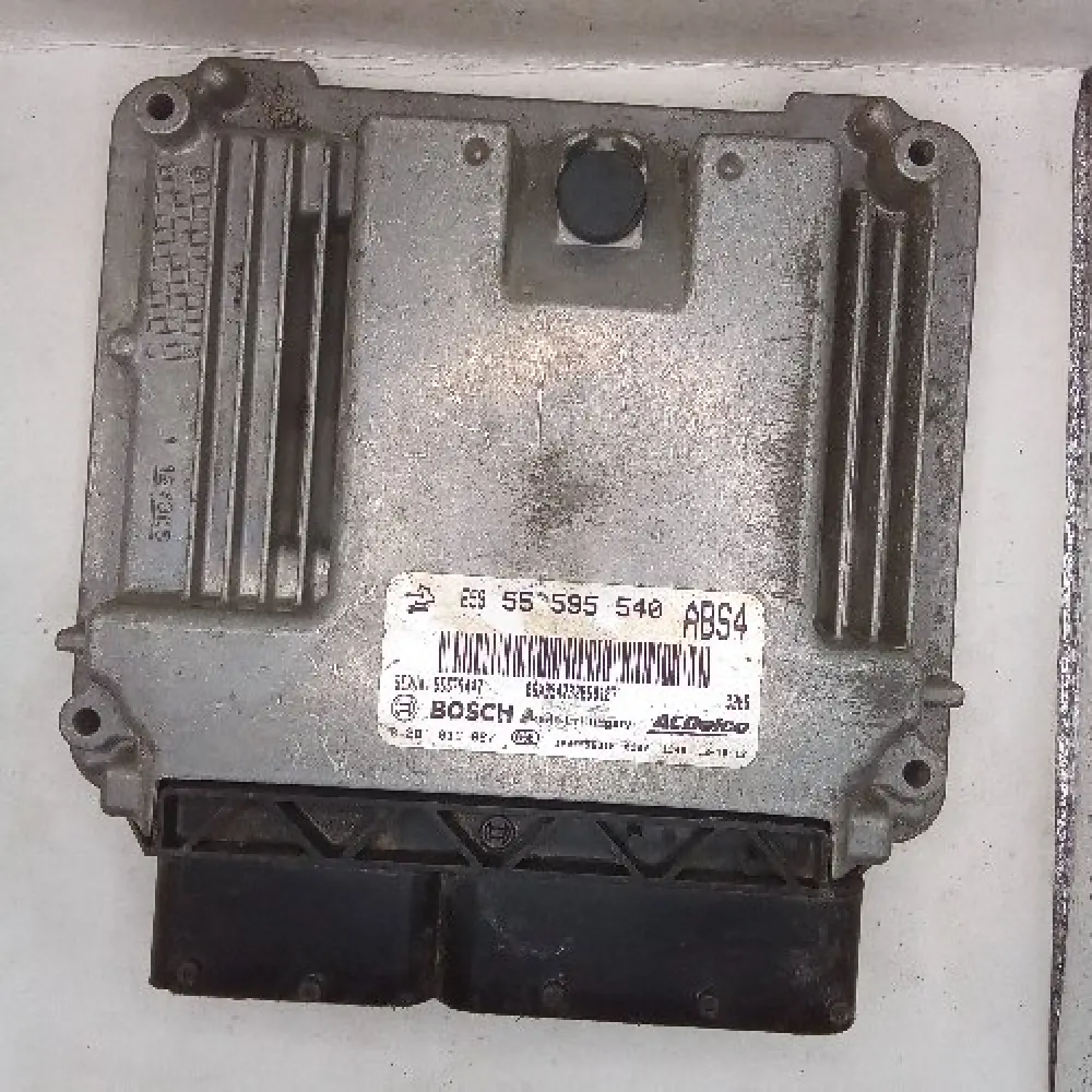 Calculateur moteur ECU UCE CALCULATEUR MOTEUR / 0281019867 55579447 86ABS4733080 OPEL