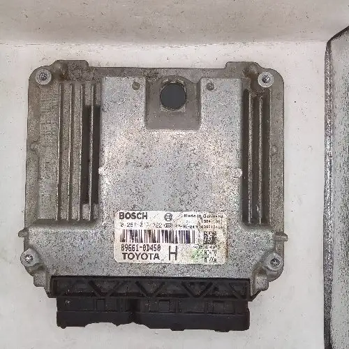 Unité de commande moteur Toyota Yaris 1.4 HDi Cod.0281012322