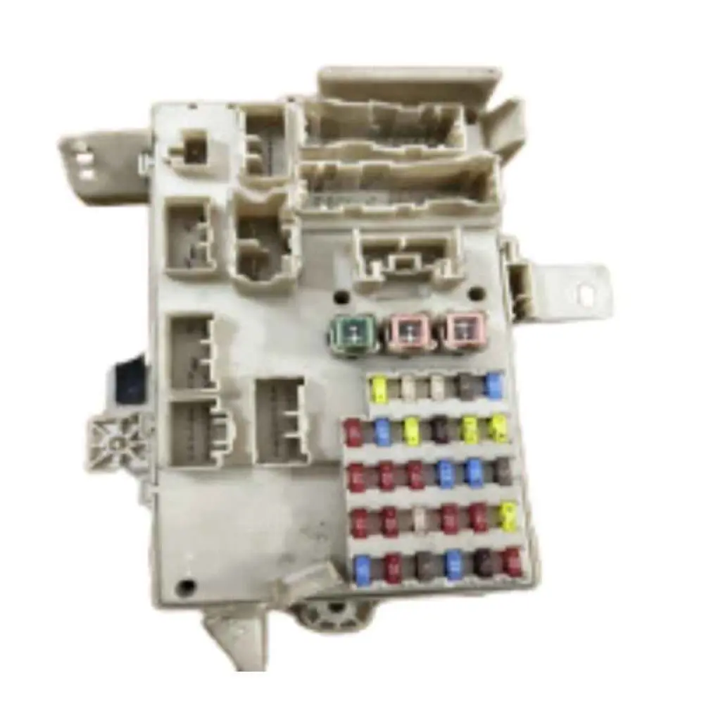 2004 & TOYOTA CAMRY BOîTE à FUSIBLES & 82730 – 06130 / 1003031 / (39)