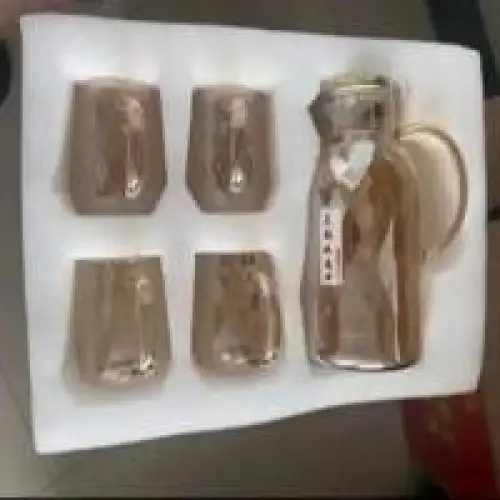 Ensemble carafe et 4 tasses en verre