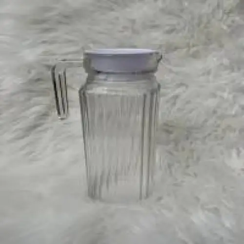 Carafe en verre transparent