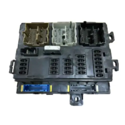 Boîte à fusibles du compartiment moteur Ford Freestar 2005 OEM / 5F9T-15604-JB