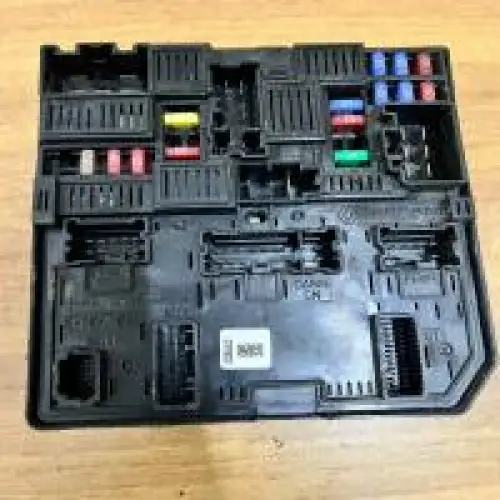 Module de contrôle Boîte à fusibles Nissan Rogue 2014-2016  IPDM 284B7-4BA0A N1